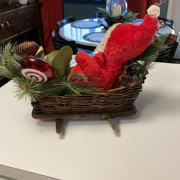 Antique Santa in Cradle centerpiece- will ship same day - Picture 5 of 6